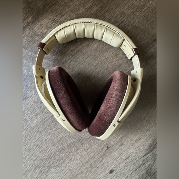 Vintage Sennheiser HD598 Wired Amp Headphones Dynamic Open Back Ivory/Brown - Picture 3 of 7